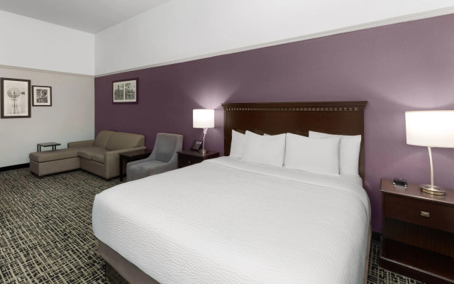 La Quinta Inn & Suites by Wyndham Brownwood