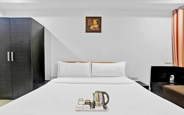 OYO Townhouse 704 Hotel Divya Palace