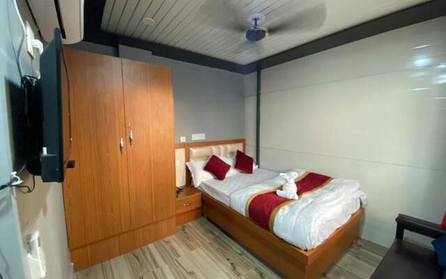 Hotel KJS Inn
