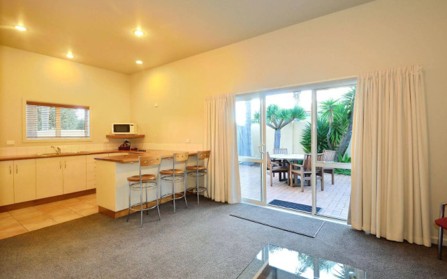 Ocean Beach Motor Lodge