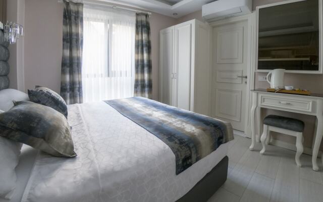 Отель Crowned Hotel