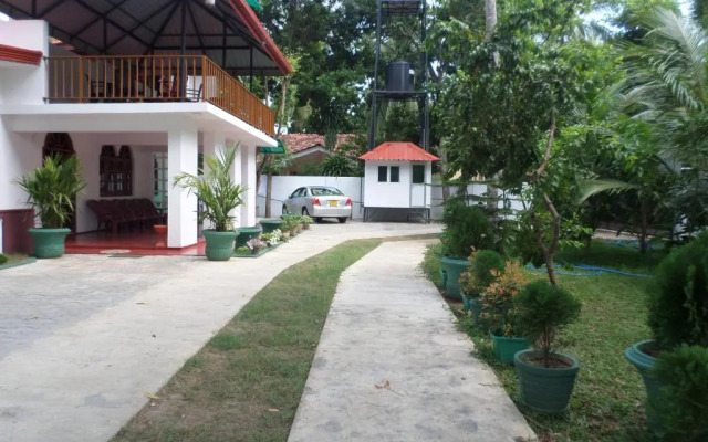 Mayura Rest Inn