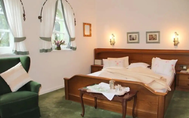 Dietrichsteinerhof Apartments & Rooms
