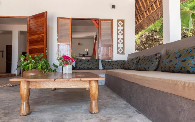 Raha Lodge
