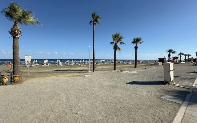 Flora Beachfront Larnaca Finikoudes