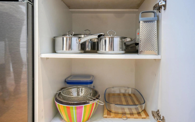 Hampton Collection - Stylish 3 Sleeper Apartment with Pool