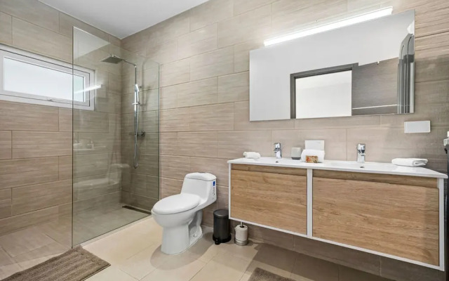 NEW Modern 3BR 3BA Private Pool Centrallylocated