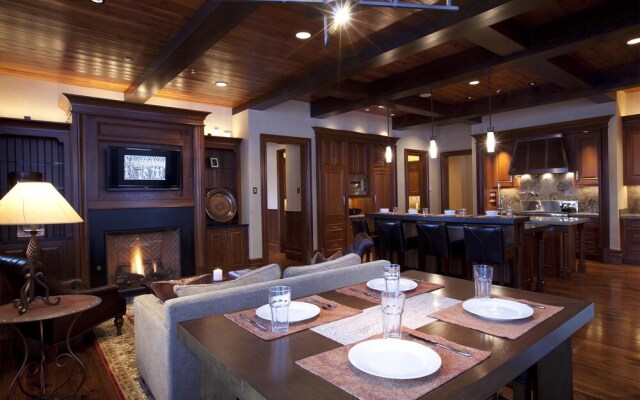 Hood Park Manor - 9 Br Home