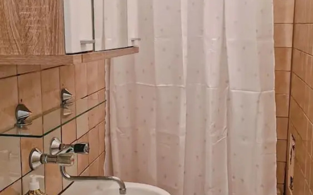 Modern 2BR Apt Long Stays Sleeps 5