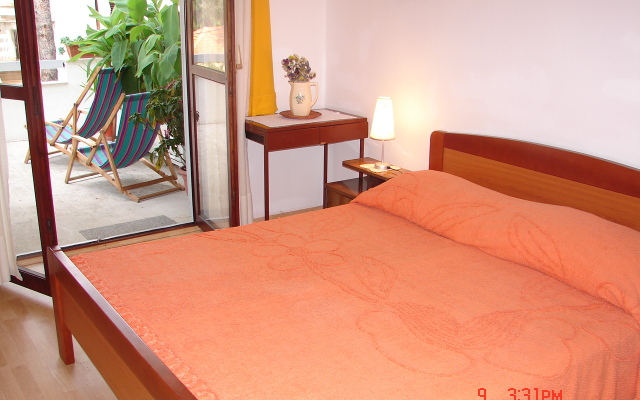 Apartment Matkov - quite and peaceful location: A1 Jelsa, Island Hvar