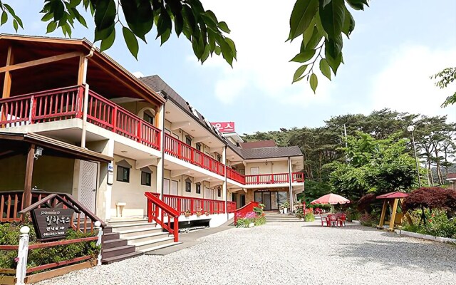 Anmyeondo Hillhouse Pension