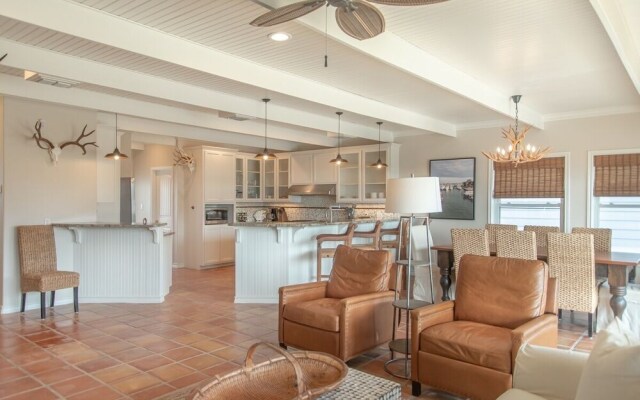 Salt and Horns - 4 Br Home