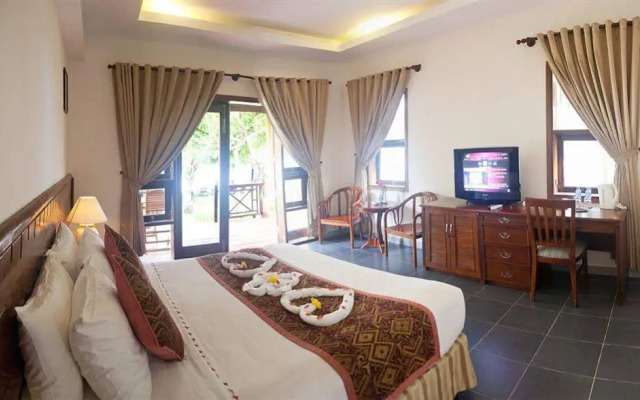 Sandhills Beach Resort & Spa