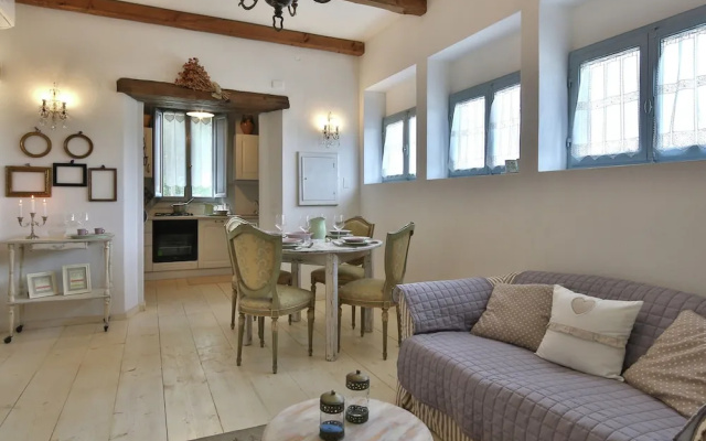 4 Person Villa with Private Swimming Pool & Garden in Lovely Surroundings near Cortona