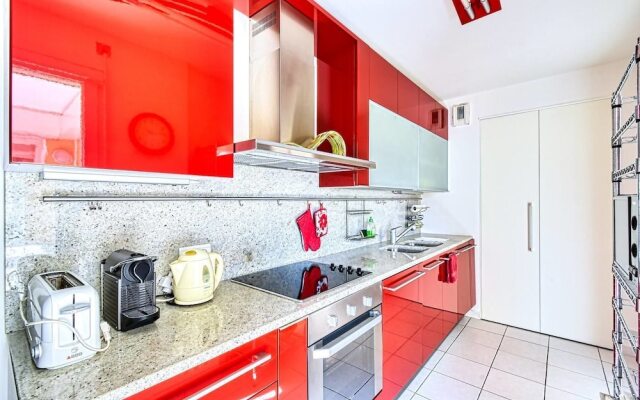 HESPE - Beautiful 2 bed apartment only 50m from the beach!