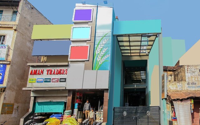 OYO 15123 Hotel Ryaan