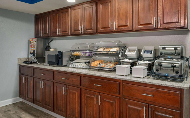 Days Inn by Wyndham Toledo Airport