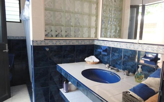 Habitación independiente a pie del lago con AC