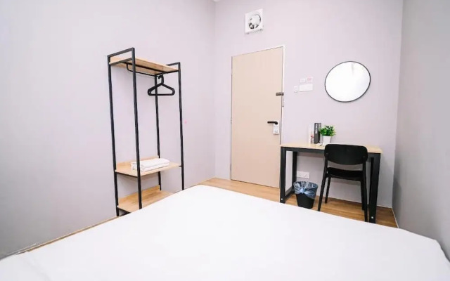 Swing & Pillows at 87 Chulia St