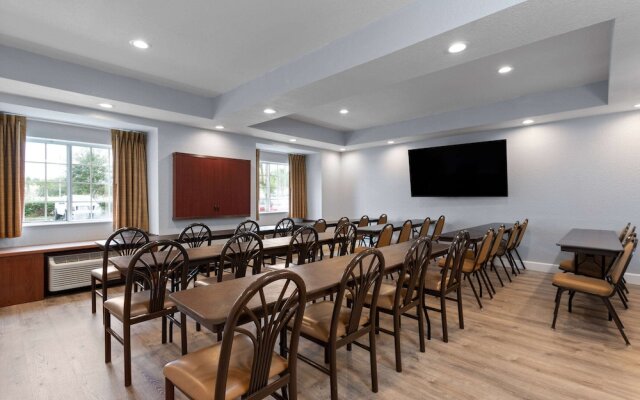 Microtel Inns And Suites Zephyrhills