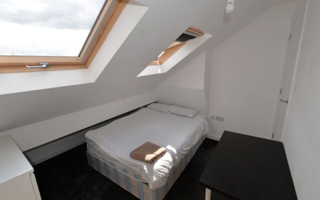 Modern Holiday Home in Coventry Near the Centre