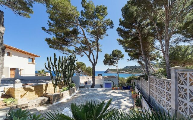 Mallorca front line property sea access