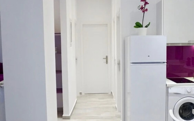 Spacious Modern Apt in Athens near Metro