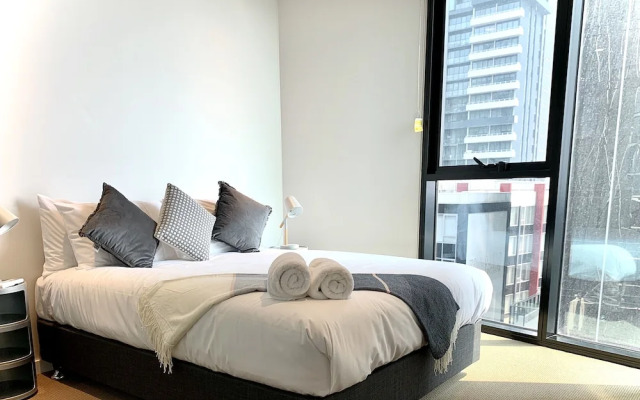 ReadySet Apartments at Lighthouse