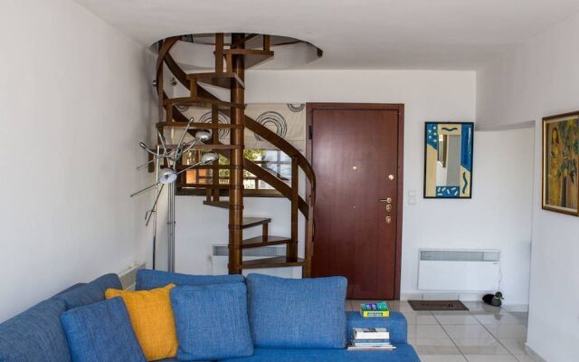 Modern Beach House Near Athens - Four Bedroom House, Sleeps 8