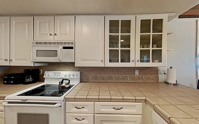 Two Bedroom Units at 1849 Condos With 3 Hot Tubs & Slopeside