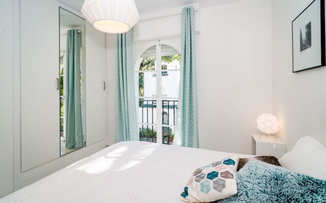 SE-Spacious townhouse in Nueva Andalucia Roomservice