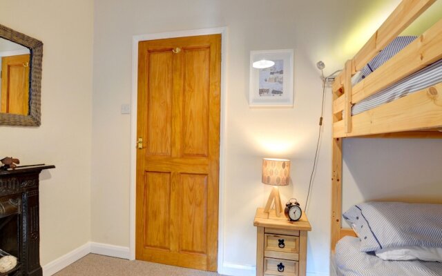 Restful Holiday Home in Glandwr near River