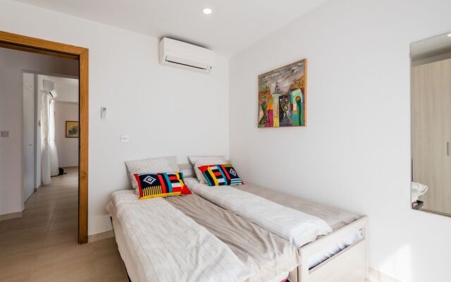 Yellow Pearl Apartments