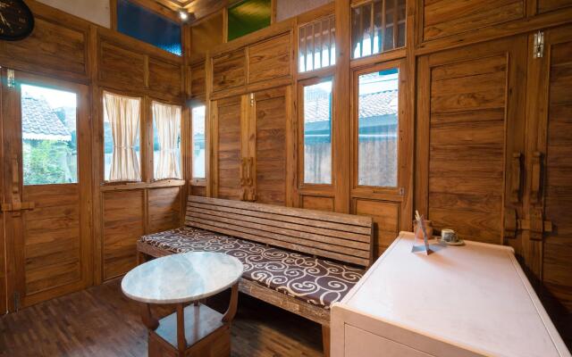 OYO 1592 Gading 4u Homestay