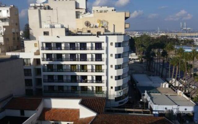 Les Palmiers Sunorama Beach Apartments