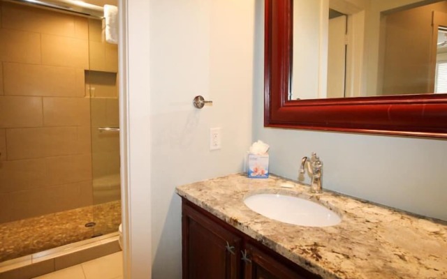 Newly Updated Poolside Studio Steps From Beach, Sandbar, & Tennis