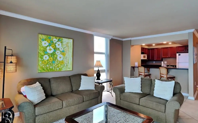 Sabine Yacht & Racquet #8D