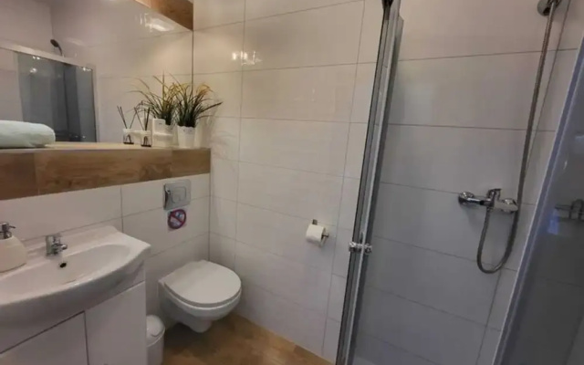 Comfortable Apartment, 5 Bedrooms, Summer Pool