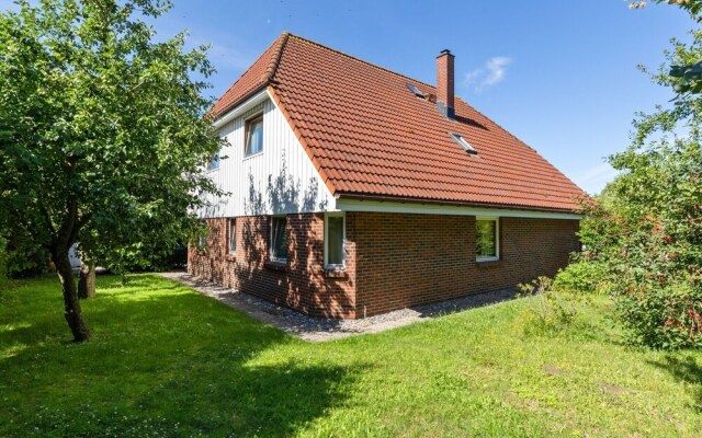 Cozy Holiday Home in Kuhlungsborn near Baltic Sea Coast