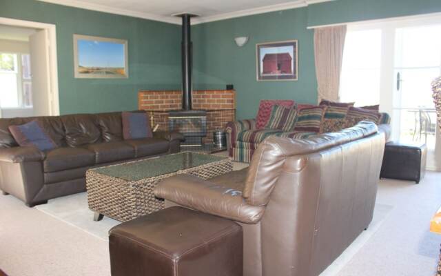 86 Conical Hill Road