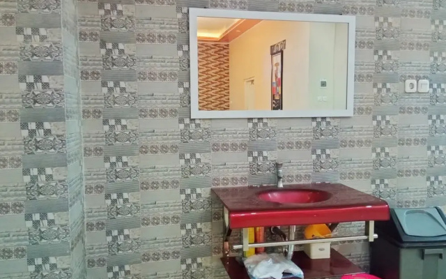 Urbanview Hotel Rifal Home Tegal