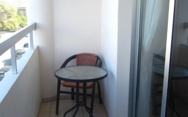 Marina Apartments 211
