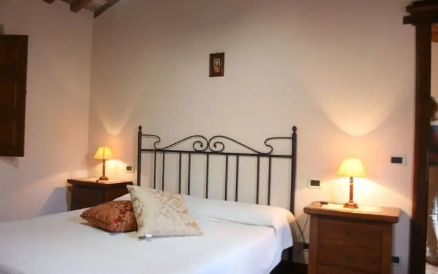 Beautiful private villa with WIFI, private pool, TV, pets allowed and parking, close to Arezzo