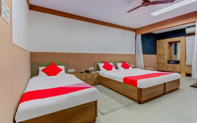 OYO 1327 Inchara Hotel