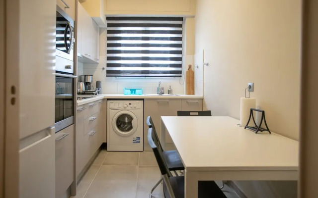 Luxurious 4 Bdrm 3Bath Apt 1- Athens