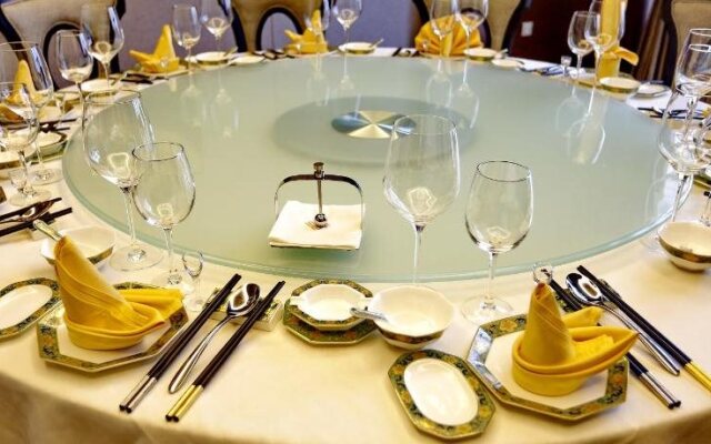 Yibin Celebrity City Hotel