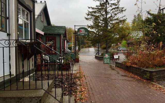 Innwest Kirkwood Inn