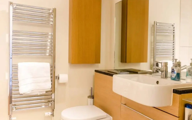 Lovely 1br Home, Located in Farringdon, 2 Guests