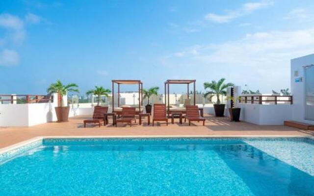 Beachside Retreat - Mujeres Bailando