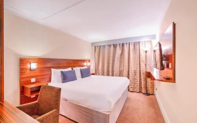 Palms Hotel & Retreat By Palette London Romford